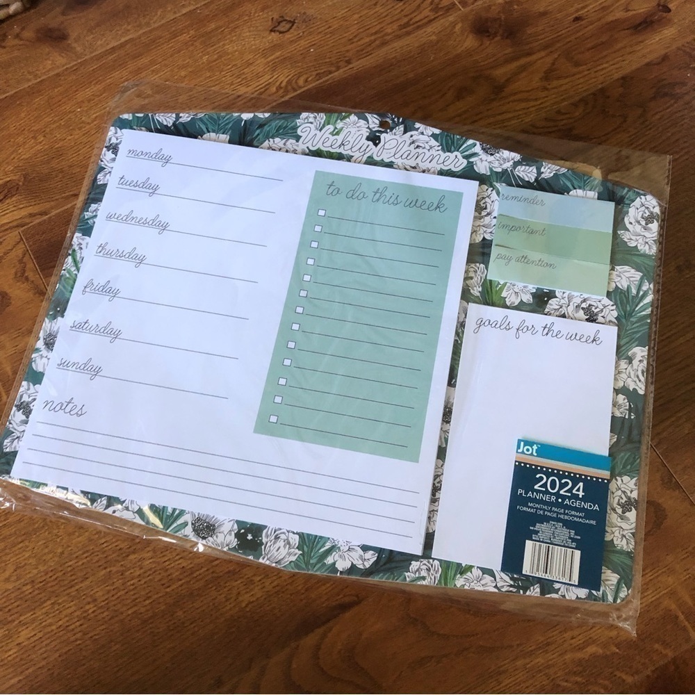 Undated weekly calendar with notes